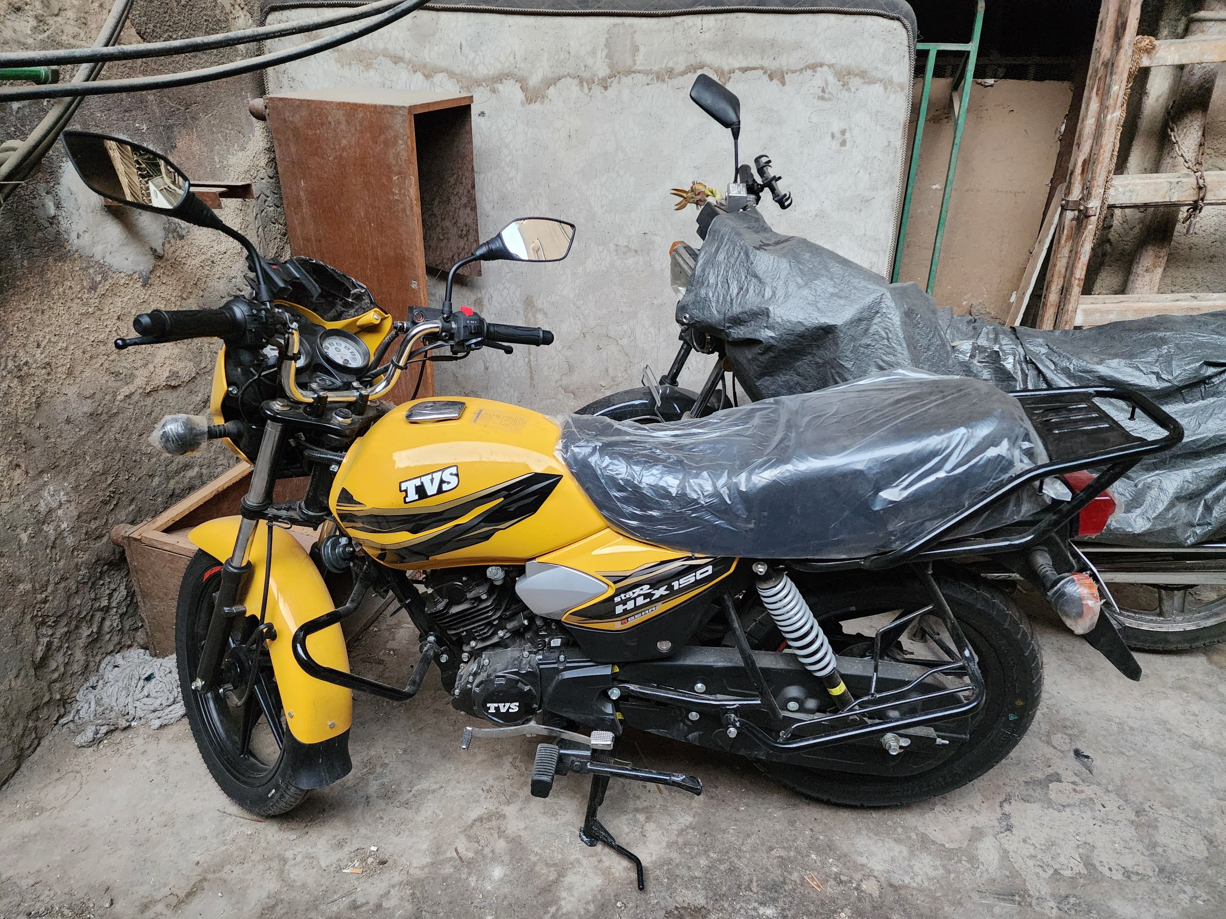 TVS HLX150